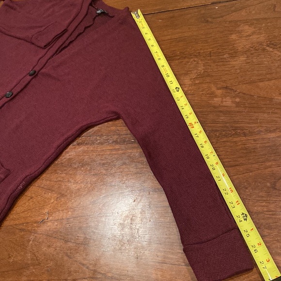 11:12  American Eagle Cardigan - Picture 13 of 14